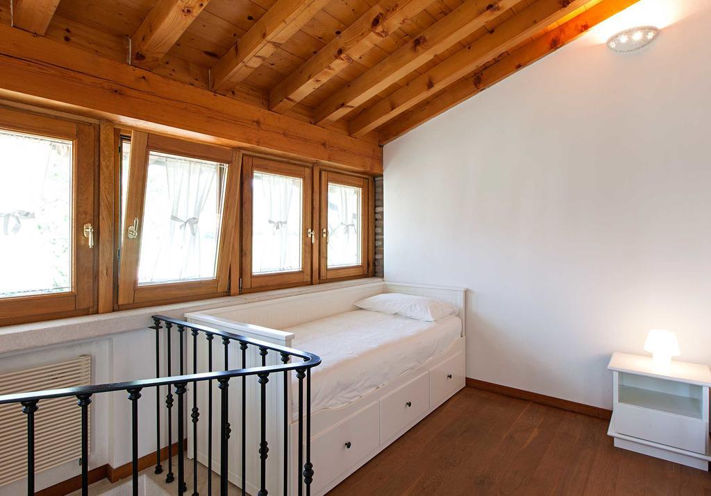 Bed and Breakfast Antico Cascinale Lombardo Lonato del Garda Zimmer foto