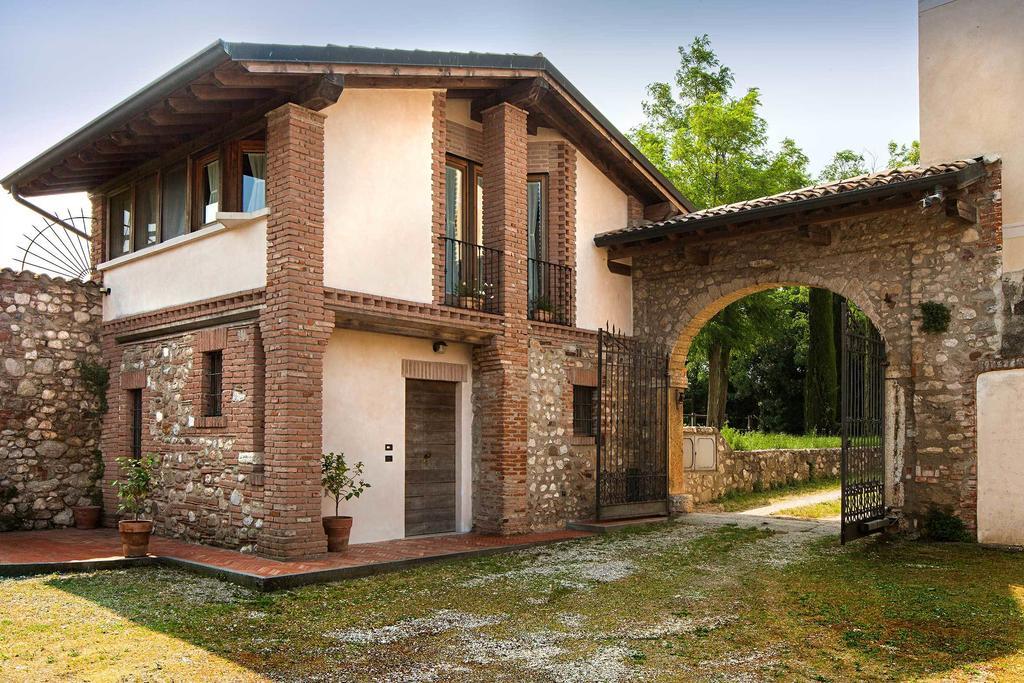 Bed and Breakfast Antico Cascinale Lombardo Lonato del Garda Zimmer foto